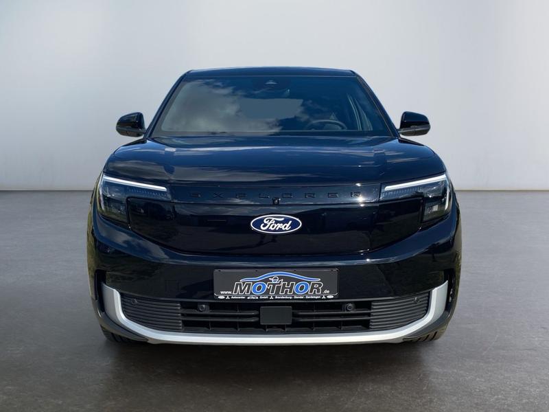 Ford Explorer · Premium