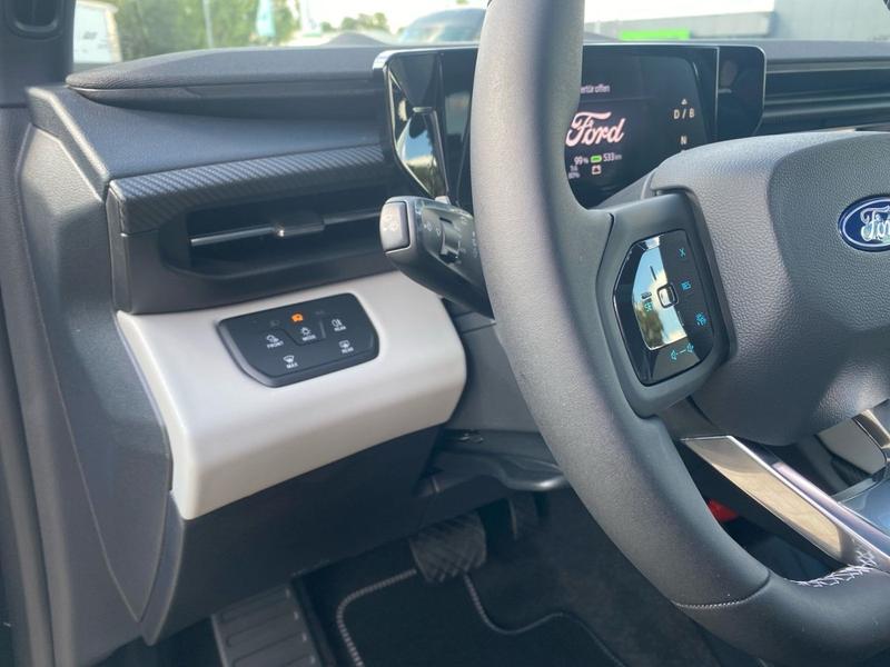 Ford Explorer · Premium · Bild 16