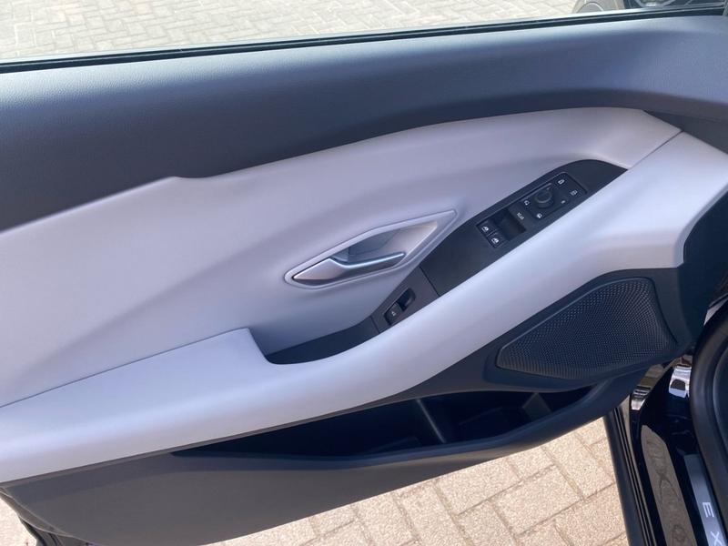 Ford Explorer · Premium · Bild 17
