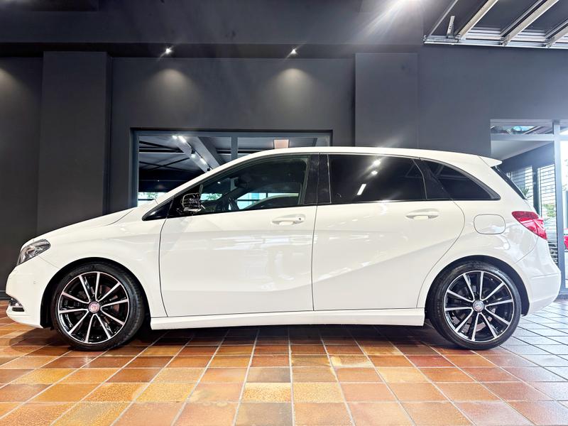 Mercedes-Benz B 180