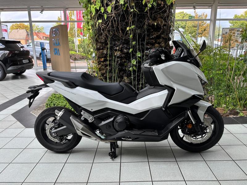 Honda Forza 750