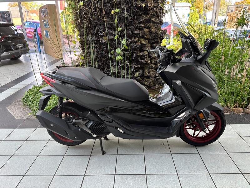 Honda Forza 125